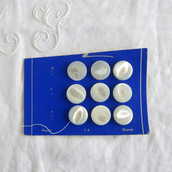 【20mm】9個ボタン貝マザーオブパール仏アンティーク 2枚目の画像