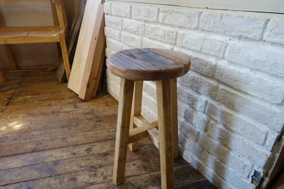 古く味のある木製の椅子　スツール　チェア　古道具　古家具 アンティーク 木製 スツール チェア 丸椅子 天然木 古家具