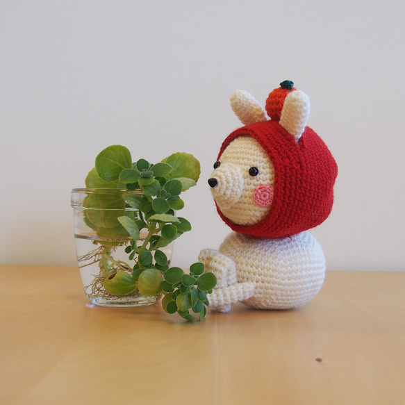 【干支のうさぎちゃん、鏡餅なのに体育座りが悩ましい】あみぐるみ インテリア雑貨 プレゼント 3枚目の画像