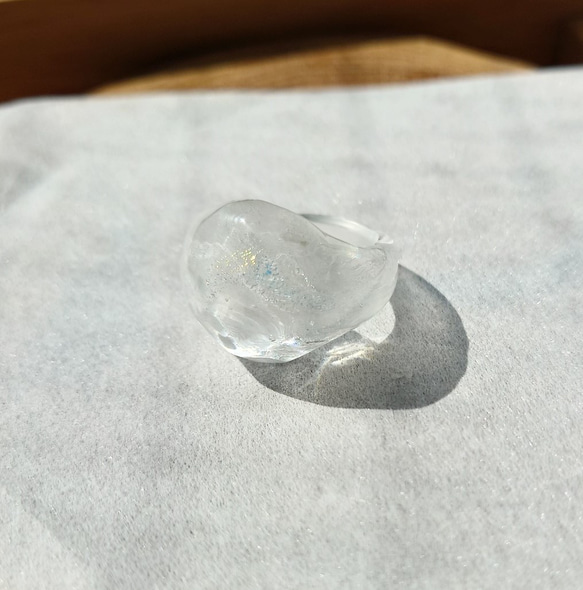 minamo 水のゆらめき 光の軌跡 指輪 琥珀糖 水の中 ガラス とんぼ玉 クリア 3枚目の画像