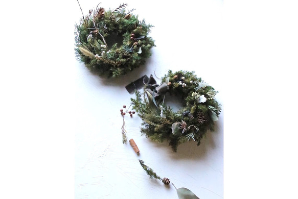 三日月型クリスマスリース*ボタニカル＊木の実ガーランドを添えて／プリザーブドフラワー　Mサイズ 8枚目の画像