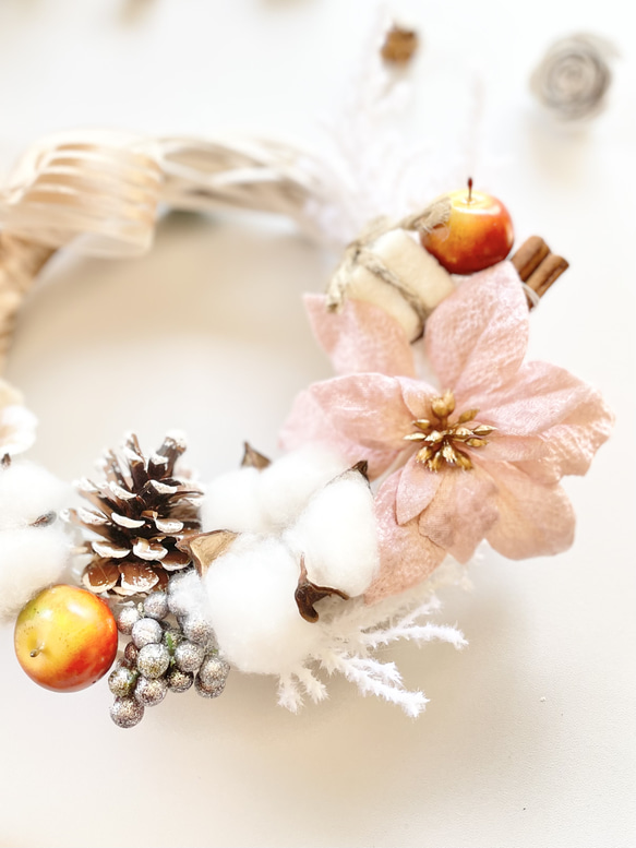 【お値下げ】リース　おしゃれ　可愛い　人気　自然素材　花　造花　ポインセチア　木の実　ピンク　クリスマス 3枚目の画像