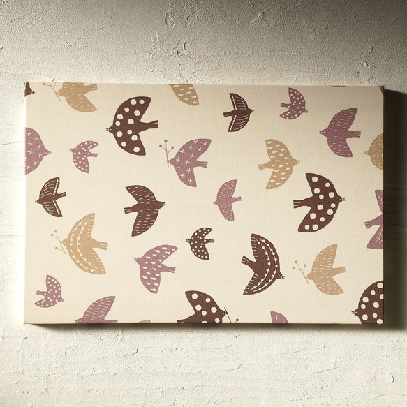 小鳥さんたちのおしゃれな北欧 ファブリックパネル  木製ファブリックボード 大きめサイズ 1枚目の画像