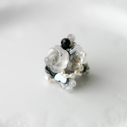 【ちいさな花束ブローチ】１点もの・水晶・ラブラドライト・オニキス・ヘマタイト・淡水真珠　ブローチ 4枚目の画像
