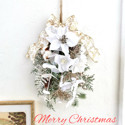 ホワイトポインセチアのモダンクリスマススワッグ　ホワイトゴールドホーリーリボン付き♪　＊43cm＊ 1枚目の画像