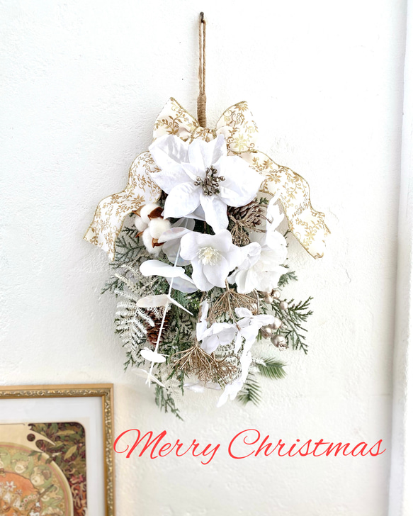 ホワイトポインセチアのモダンクリスマススワッグ　ホワイトゴールドホーリーリボン付き♪　＊43cm＊ 1枚目の画像