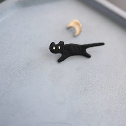 【刺繍pins】夜に走る黒猫 （刺繍ブローチ・ピンバッジ) 4枚目の画像