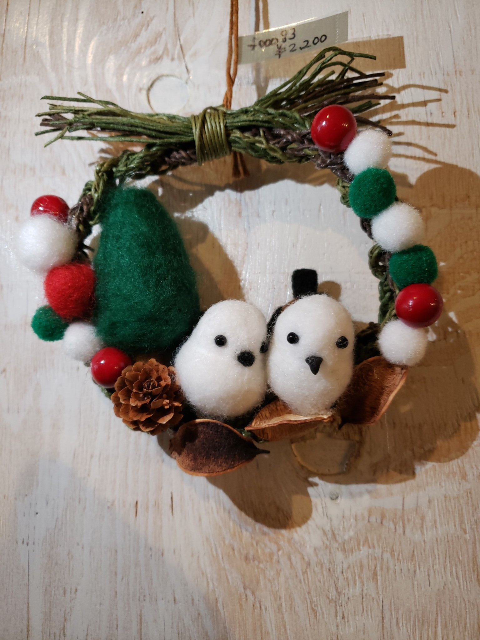 ぷうあ「クリスマスリース」「シマエナガと鳥籠」「2猫'Sとクローバー」 ニトリ】シマエナガがリースになりました！ニトリの1490円