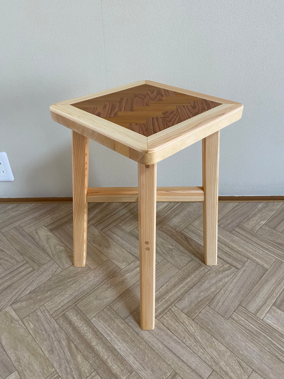 スツール・椅子　（寄木装飾/※寄木細工:ヘリンボーン柄） 2枚目の画像