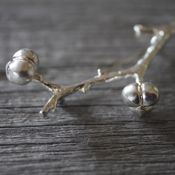 silver925　ナンキンハゼのブローチ 3枚目の画像