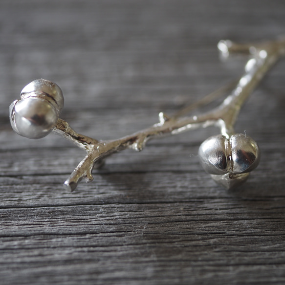 silver925　ナンキンハゼのブローチ 3枚目の画像