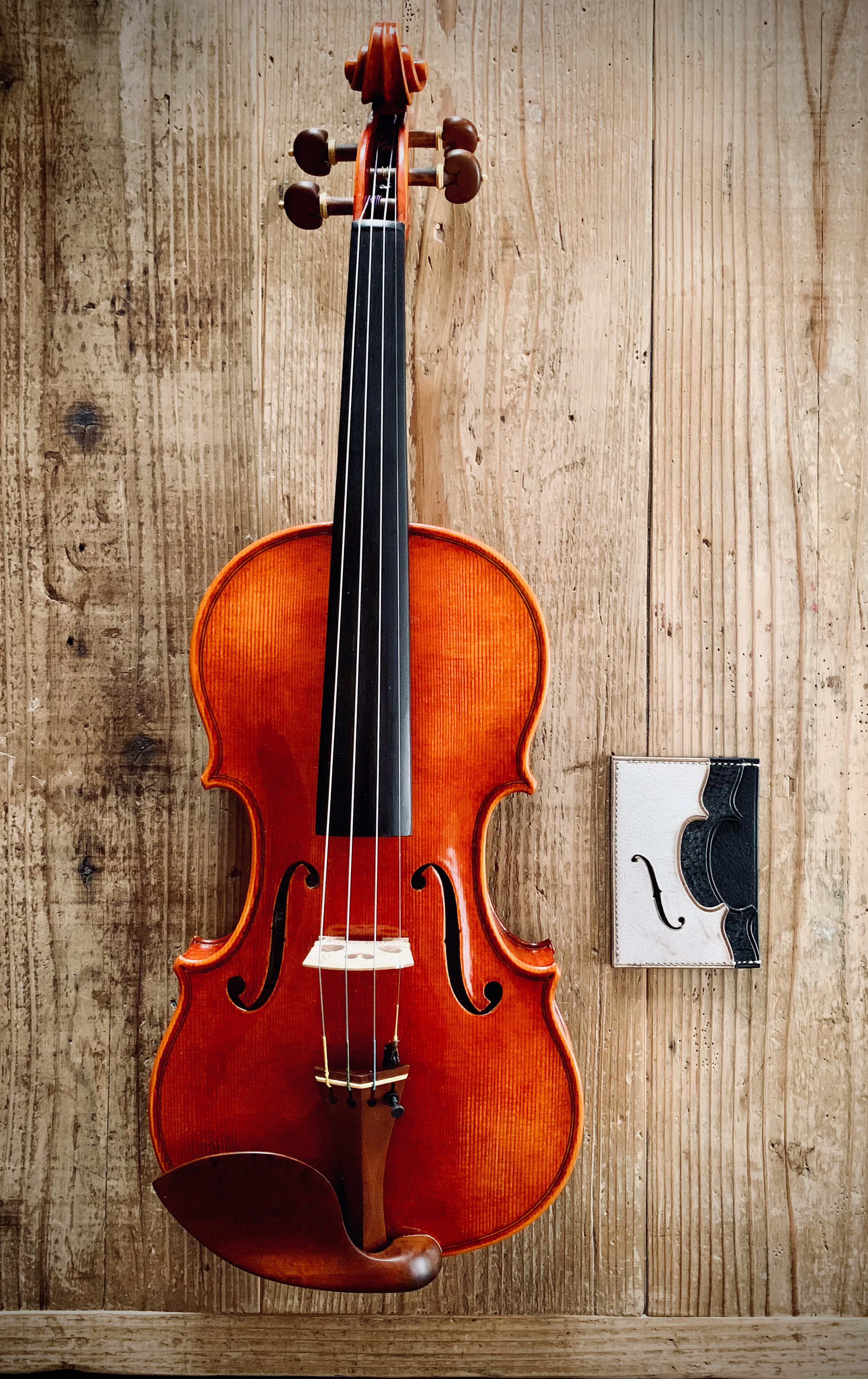 手縫いで創った革のパスケース 『Topolino 48』