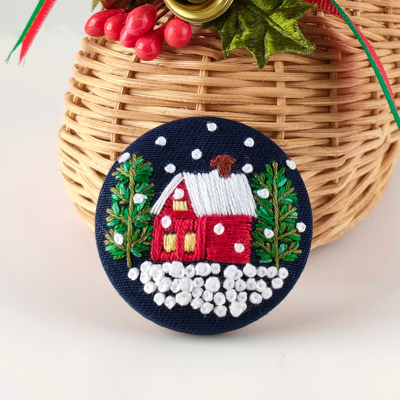 受注制作】ホワイトクリスマスの夜刺繍ブローチ ブローチ かなちゃん手