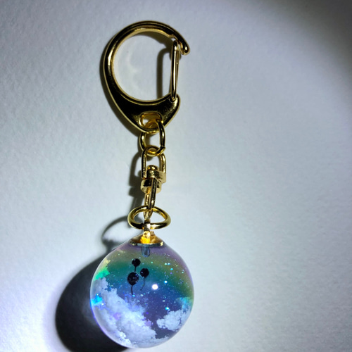 No 210 クラゲ玉レジンキーホルダー ハンドメイド ライト付き 海