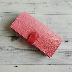 たっぷり収納な長財布（クロコ型押しピンク）使い易い小銭入れ　レザーウォレット　本革　　 1枚目の画像