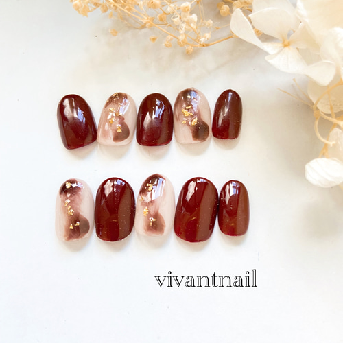 ニュアンスネイルとボルドーのネイルチップ10本セット粘着グミ付き
