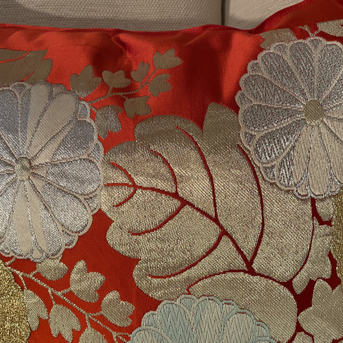 豪華刺繍の袋帯で作った正絹クッションカバー 帯リメイク40cm