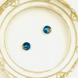 ブルーの螺鈿とゴールドの小さなラウンドピアスイヤリング【1525】 10枚目の画像