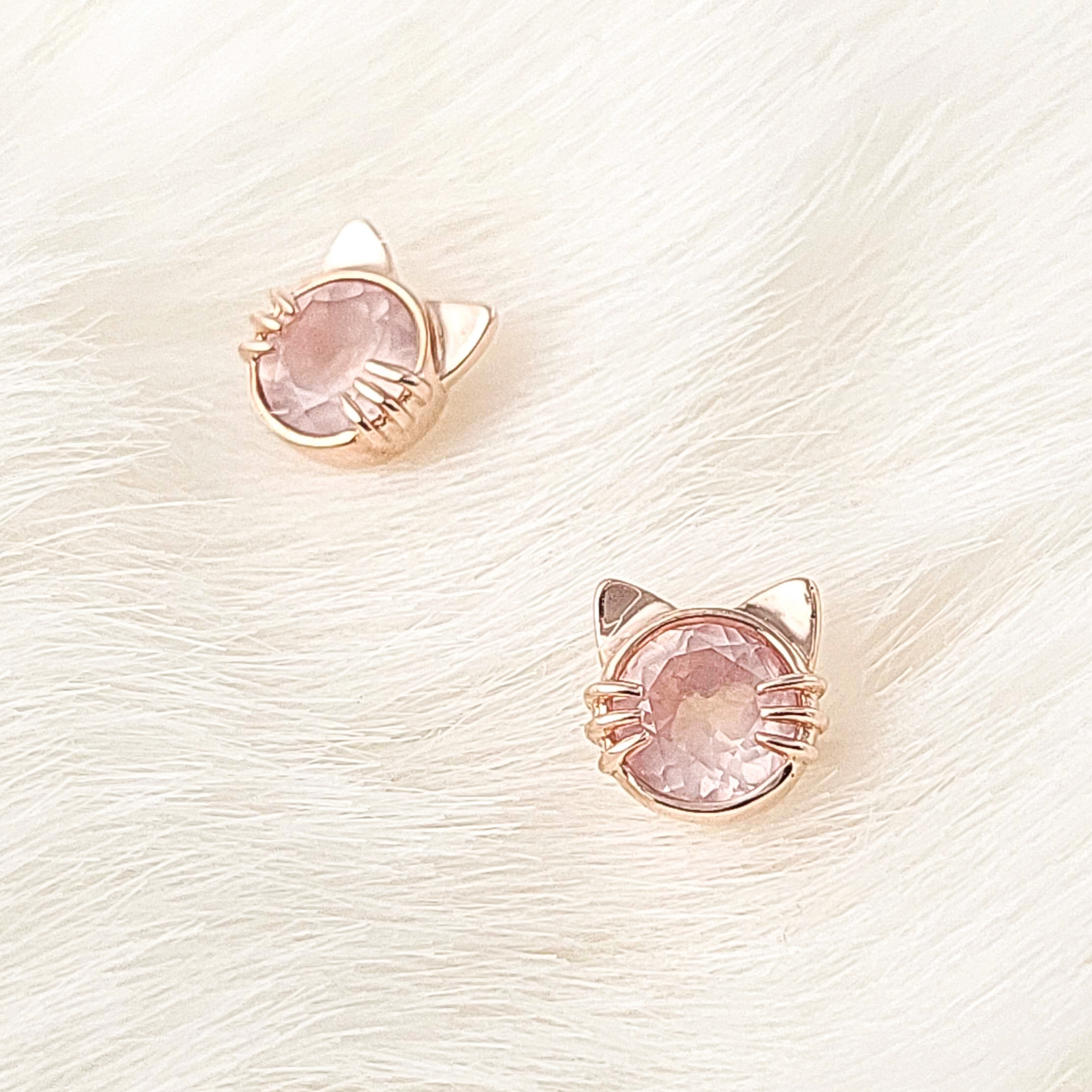 まるまる猫ちゃんの天然石ピアス【選べる８種の天然石】ローズクォーツ　ブルートパーズ　シトリン