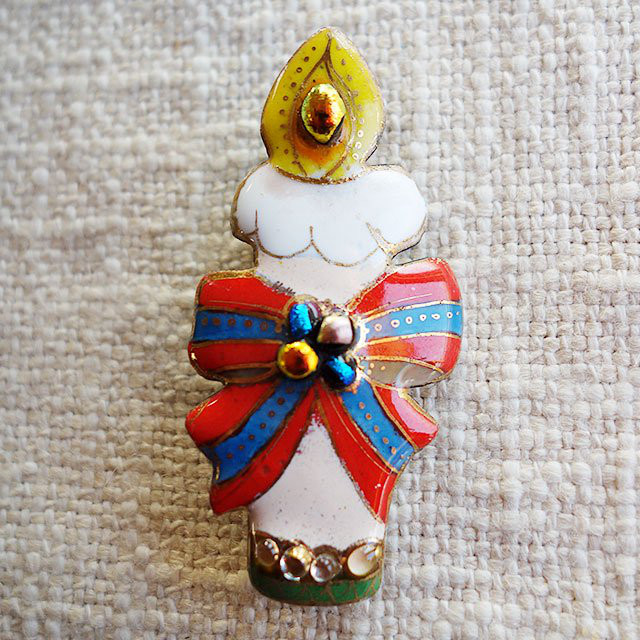 クリスマスのキャンドルの七宝焼ブローチ【受注制作】