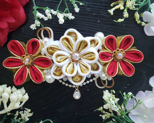 つまみ細工帯留め　帯飾り　緑　白　金　パールチェーン 8ce3db2980c2d67c42a90099a4bd3e