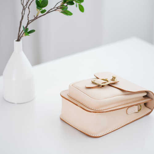 ☆1つ限りキャンペーン中！☆ドイツホック留め 本革手作りのお出かけ