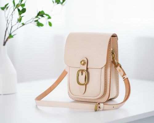 MTL社製ショルダーバッグ　BIO ドイツ製　ハンドメイド　プレゼント ☆1つ限りキャンペーン中！☆ドイツホック留め 本革手作りのお出かけ