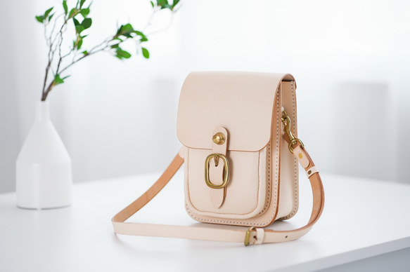 ☆1つ限りキャンペーン中！☆ドイツホック留め 本革手作りのお出かけ