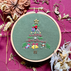 SALE》ミモザのリース(手刺繍・ビーズ) ファブリックパネル(ボード