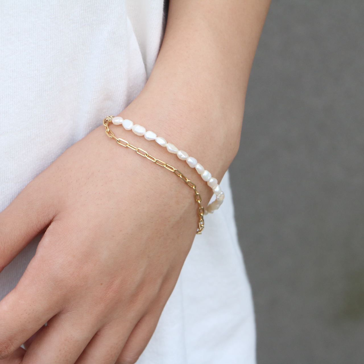 2連淡水パールとゴールドチェーンブレスレット ブレスレット CHARME 