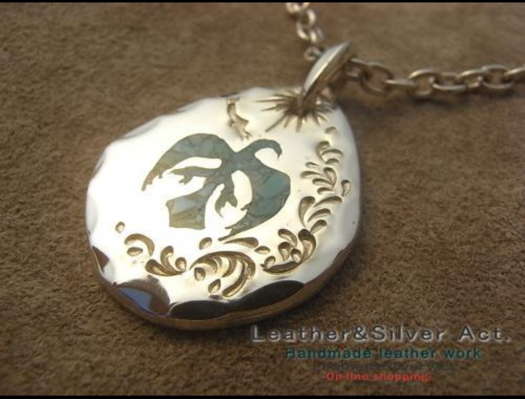 インレイ ターコイズ イーグルネックレス手彫り シルバー925、ゴールド