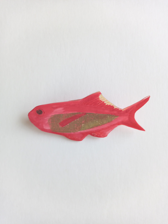 ブローチ　金目鯛　きんめだい　魚　手描き　一点もの 2枚目の画像