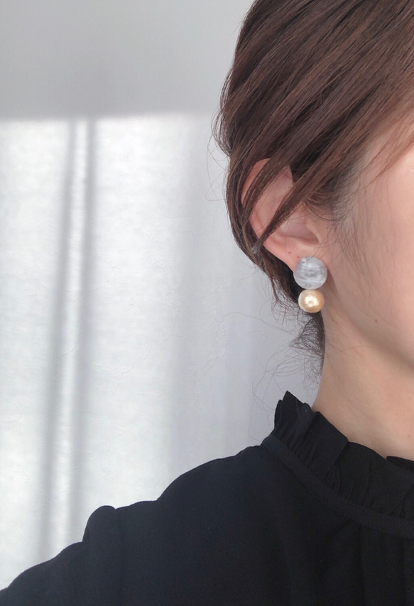 グレー×キスカハニーコットンパール　＊サージカルステンレスピアス　樹脂/チタン/k14gf/イエロー/黄色 3枚目の画像