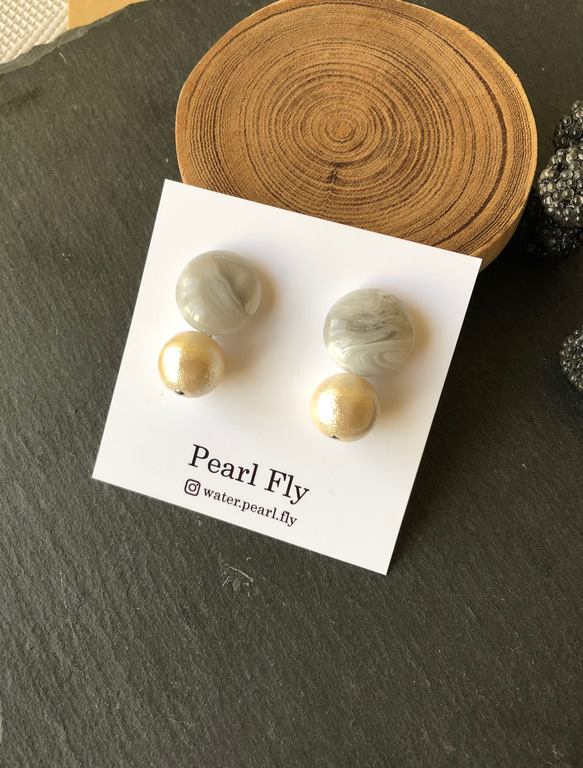 グレー×キスカハニーコットンパール　＊サージカルステンレスピアス　樹脂/チタン/k14gf/イエロー/黄色 6枚目の画像