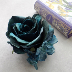 【限定数】大きな薔薇 フラワーコサージュ ■ Limited ■ ベロア素材 ブルーグリーン 2枚目の画像