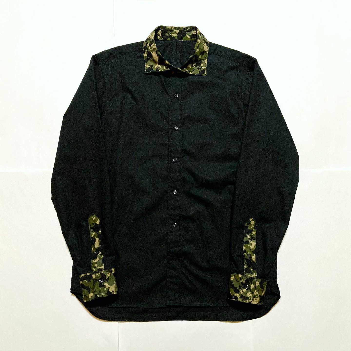 Classic Mode｜サイズ指定可｜黒シャツ × 迷彩柄襟