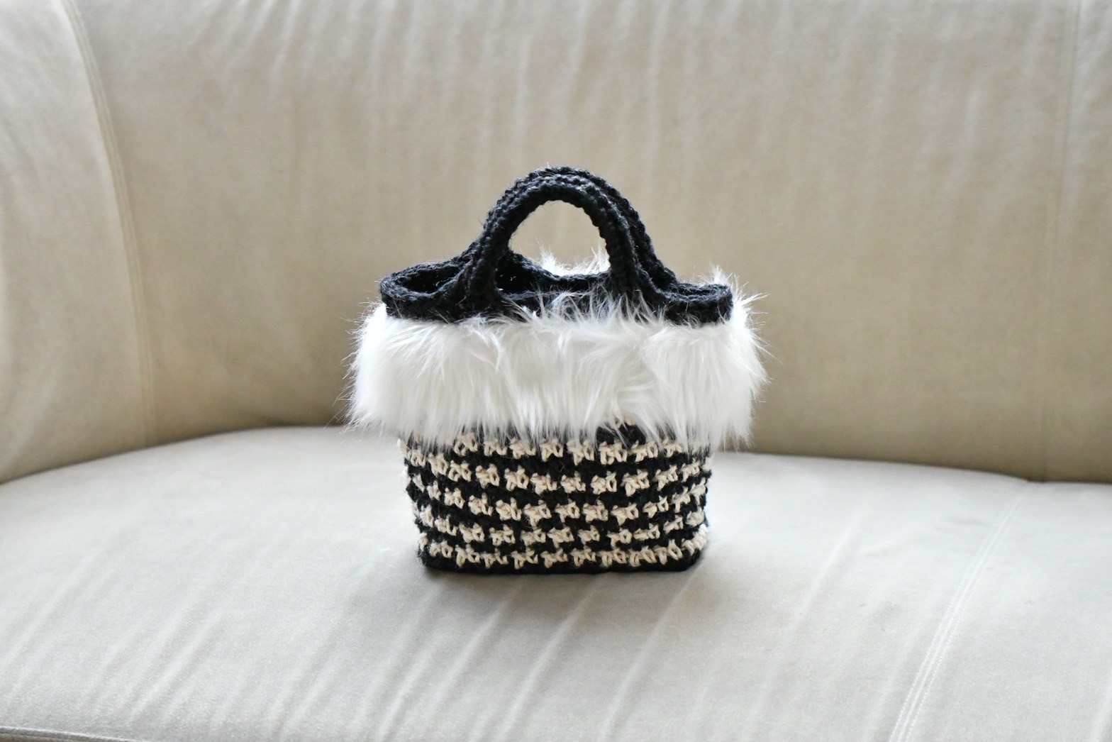 ホワイトファーバッグ（受注制作）