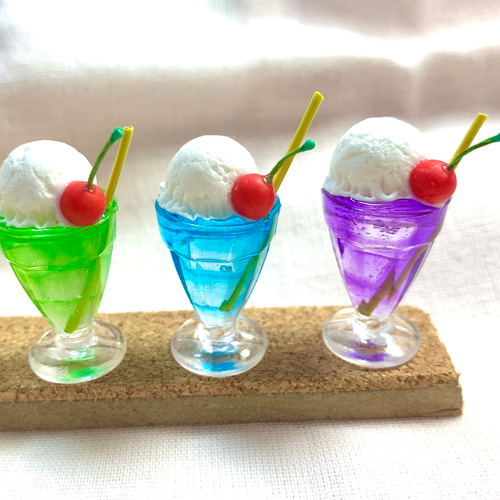 ☆レインボーカラークリームソーダ(受注生産) 樹脂粘土 置物