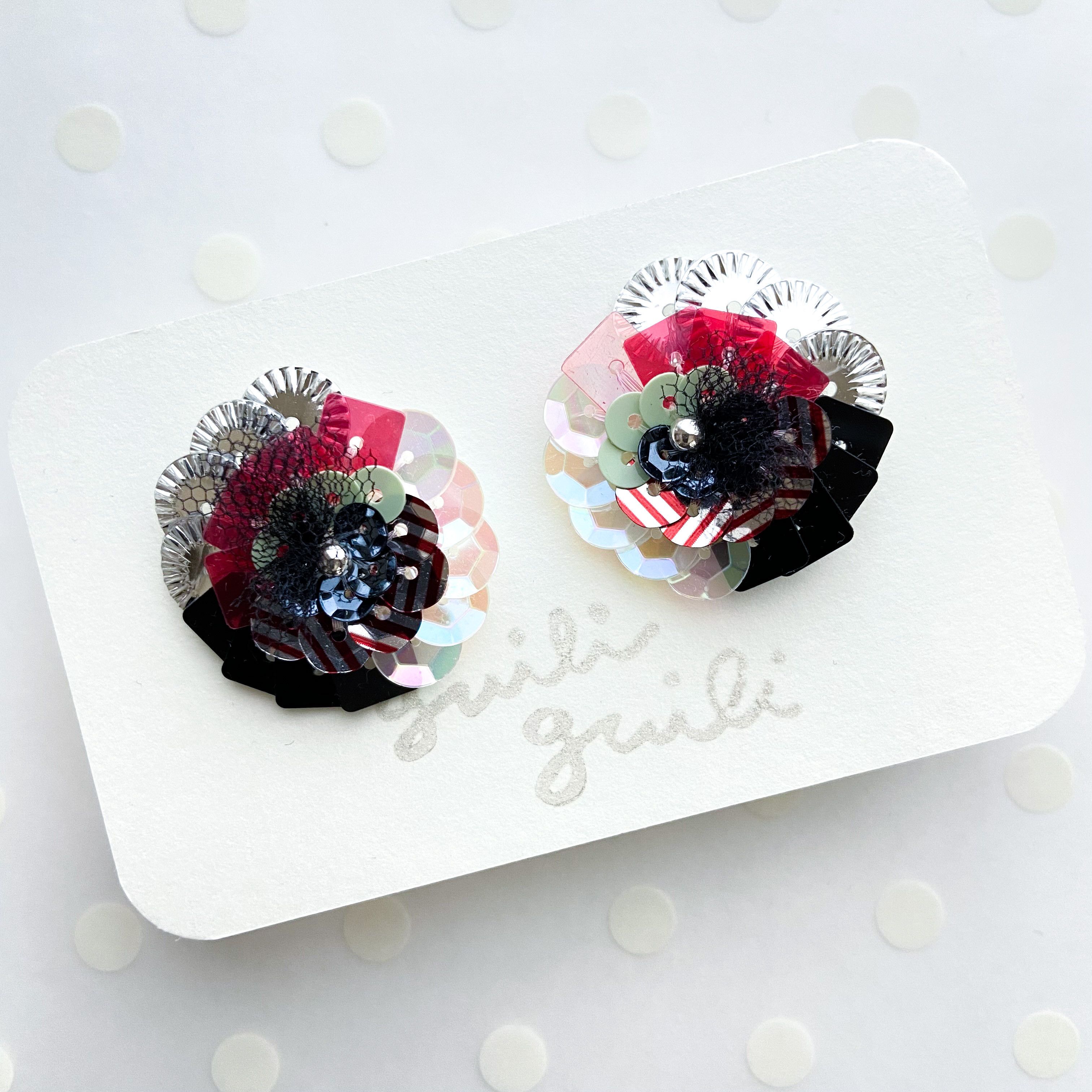 螺旋階段_003 スパンコールの耳かざり