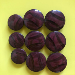 アンティーク ボタン 9個　ビンテージ 昭和 レトロ 個性的 ハンドメイド素材 ワインレッド　紫　ポップ アクセ 1枚目の画像
