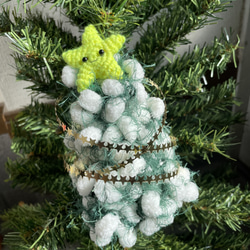 【あみぐるみ】クリスマス　飾り　ミニツリー　もこもこ　雪　顔つき星【176】 7枚目の画像