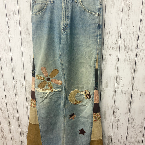 デニムリメイク☆手染め布✨️パープル✕ベージュ リメイク デニム 手縫い パッチワーク ペイント ロングパンツ