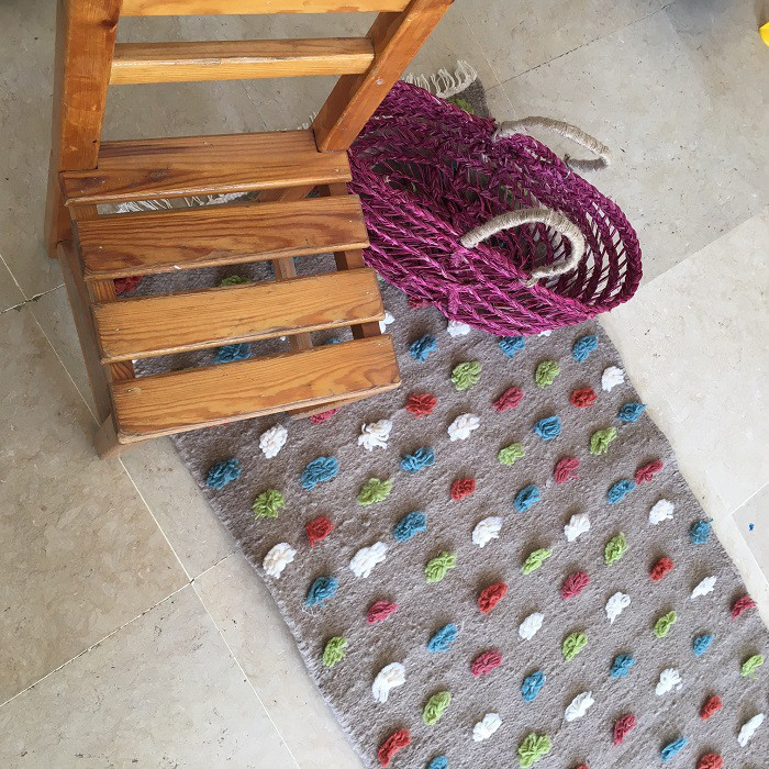 キリム　ぼんぼりのお花たちが華やかに咲く花壇　ルケフ54　約60×133㎝