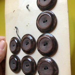 アンティーク ボタン シート1枚　ビンテージ 昭和 レトロ 個性的 ハンドメイド素材 ブラウン　茶色　ポップ アクセ 4枚目の画像