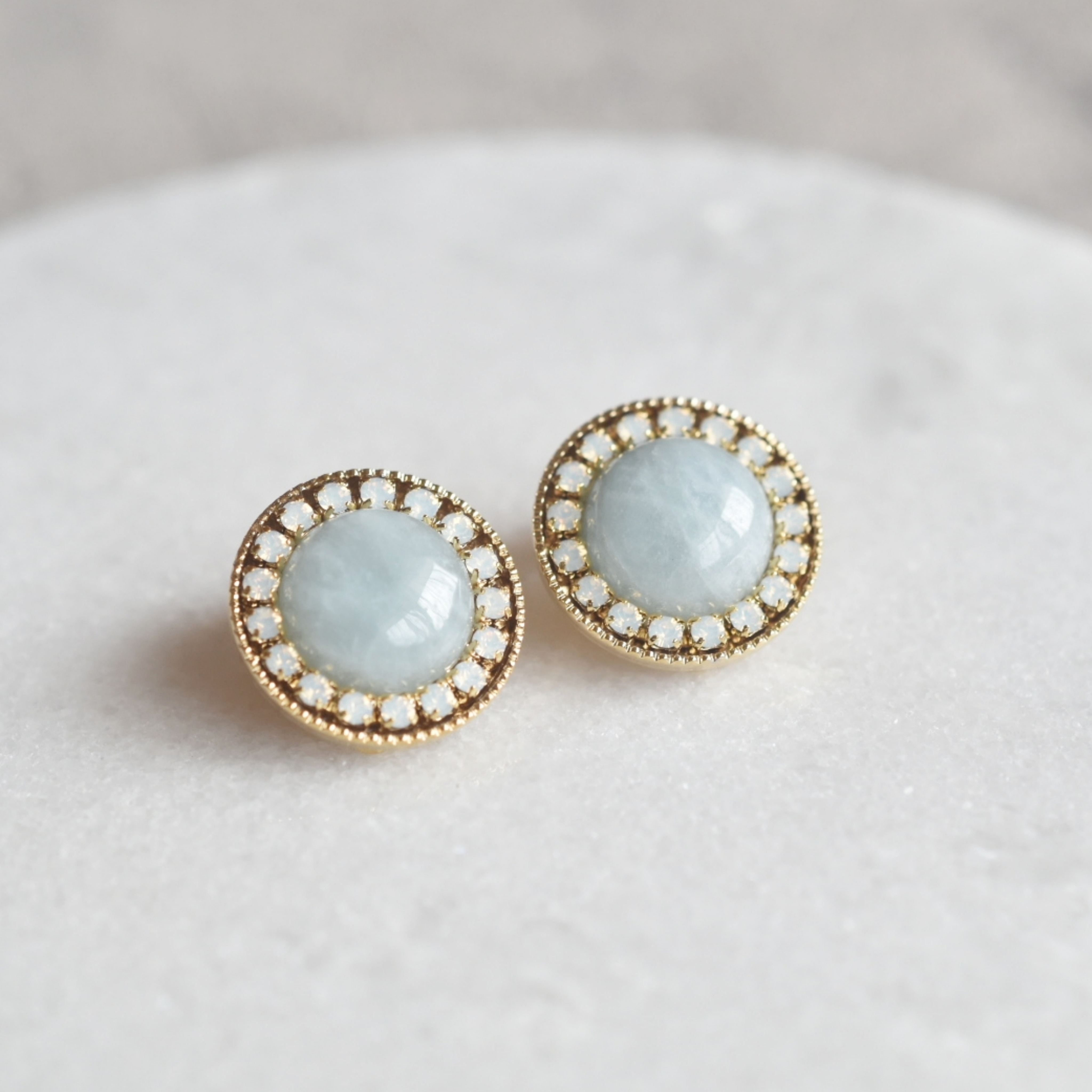 アクアマリンとホワイトクリスタルガラスの一粒イヤリング /ピアス ギフト 受注製作