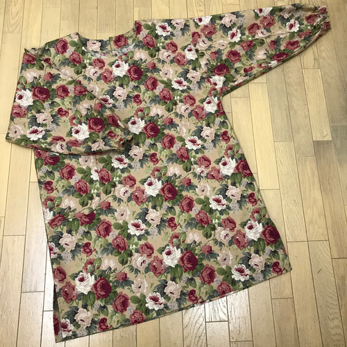 Potechino 花の刺繍付き　割烹着　新品 Potechino 花の刺繍付き 割烹着 新品 刺繍がかわいいおしゃれな