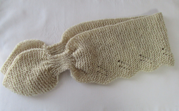 あったか手編みのプチマフラー（ベージュ） 4枚目の画像