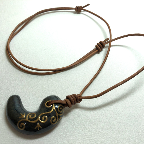 勾玉　古代 　２５０４２７－１０ 古代型勾玉（Mサイズ）(TIGER EYE): 『岩座(いわくら)』公式通販