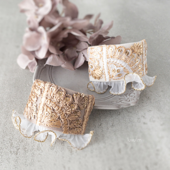 ꕤインド刺繍リボン　ポニーフック　ヘアカフ　ブラック　いちご柄ꕤ ꕤインド刺繍リボン ポニーフック ヘアカフ ブラック いちご柄ꕤ