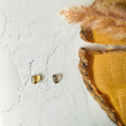【再販】天然石1粒耳飾り フローライト 金継ぎ ライン ピアス ノンホールピアス クリア 透明 イエロー 黄色 ゴールド 3枚目の画像